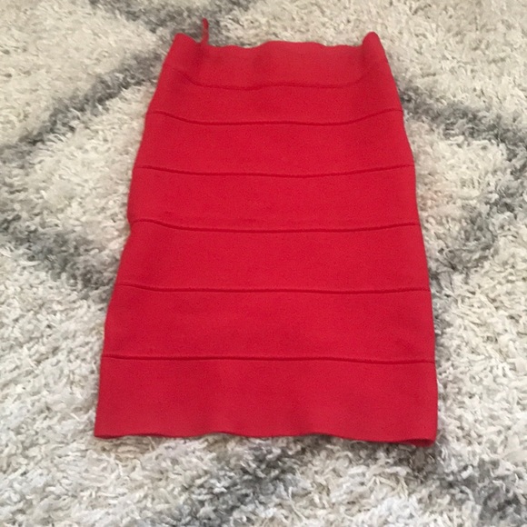 BCBG red powerskirt - Picture 2 of 3
